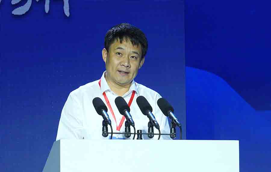 对话会由滨州市委常委、宣传部长冷兴邦主持a