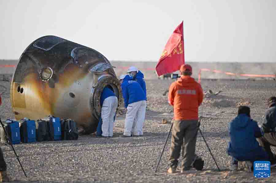 月14日，载着神舟二十号航天员乘组的神舟二十一号载人飞船返回